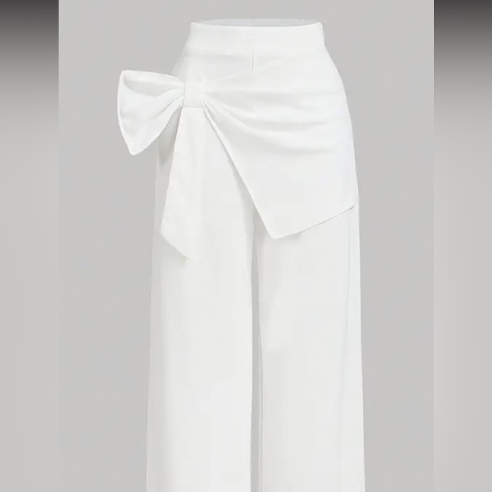 Elegant White Wide-Leg Pants with Bow Detail Never been worn❤️